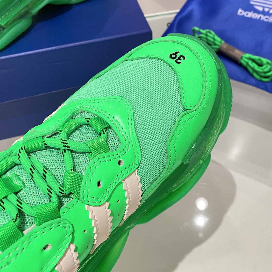 Collaboration Couple's Style Shoe