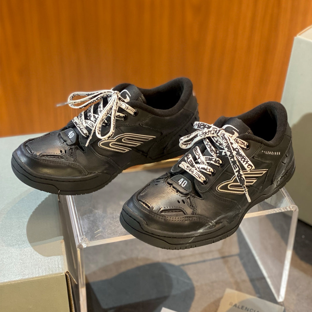 2025 Distressed Vintage Shoe