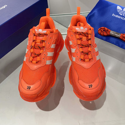 Collaboration Couple's Style Shoe