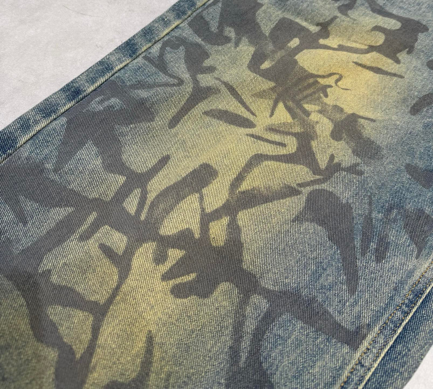2025SS Distressed Graffiti Jeans