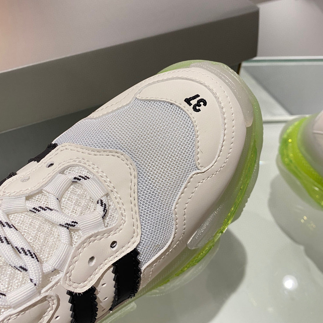 Collaboration Couple's Style Shoe