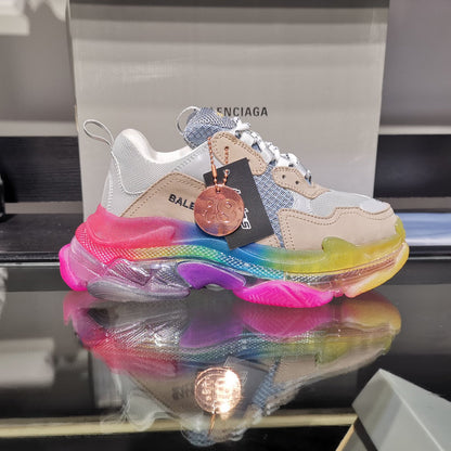 Collaboration Couple's Style Shoe